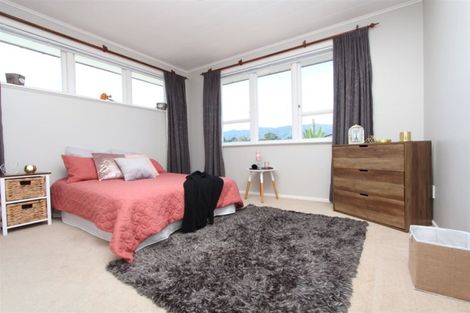 Photo of property in 31 Sunnyview Drive, Brown Owl, Upper Hutt, 5018