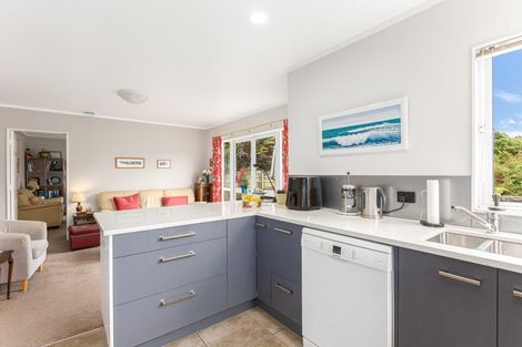 Photo of property in 21 Saunders Close, Whitby, Porirua, 5024