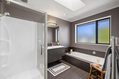 Photo of property in 112a Wairakei Road, Bryndwr, Christchurch, 8052