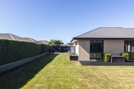 Photo of property in 32 Sequoia Way, Rangiora, 7400