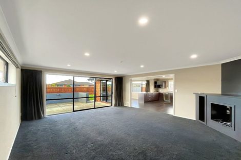 Photo of property in 14 Chestnut Close, Kelvin Grove, Palmerston North, 4414