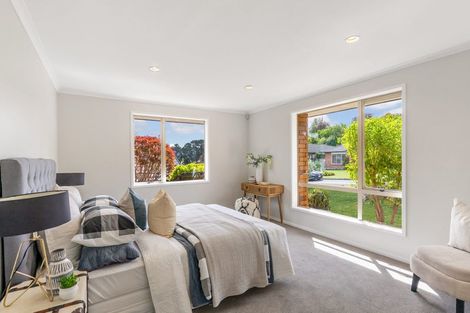 Photo of property in 5 Sunvista Avenue, Oteha, Auckland, 0632