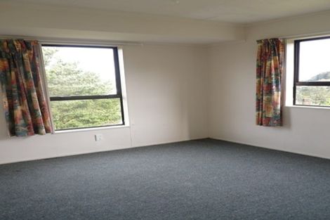 Photo of property in 26 Cheltenham Terrace, Newlands, Wellington, 6037