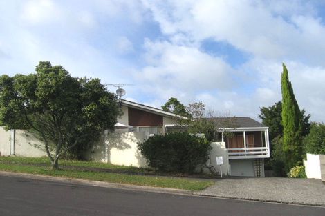 Photo of property in 4 Langstone Place, Chatswood, Auckland, 0626