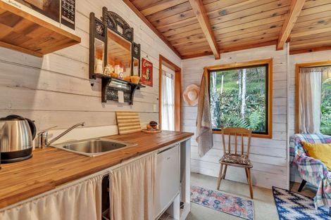 Photo of property in 5b Pohutukawa Grove, Whitianga, 3510