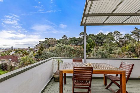 Photo of property in 80 Ravenwood Drive, Forrest Hill, Auckland, 0620