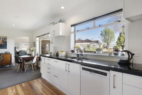 Photo of property in 16 Kingsley Street, St Andrews, Hamilton, 3200