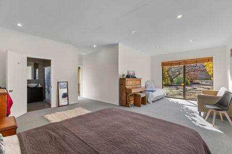 Photo of property in 261 Beacon Point Road, Wanaka, 9305