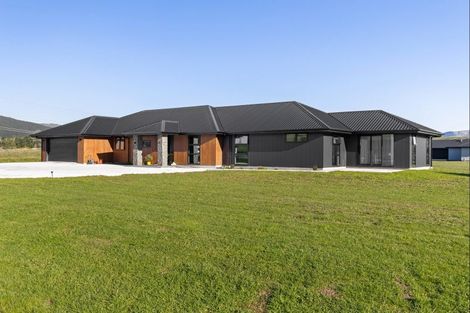 Photo of property in 230 Valley Views, Fitzherbert, Palmerston North, 4472