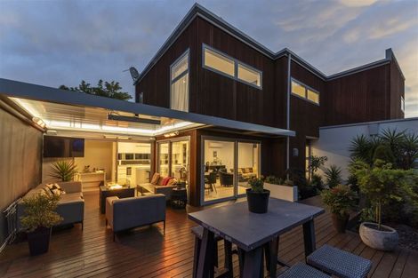 Photo of property in 2 Jacksons Road, Merivale, Christchurch, 8014