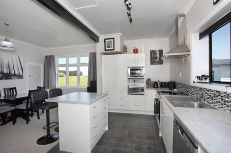 Photo of property in 195 Raumai Road, Bulls, 4894