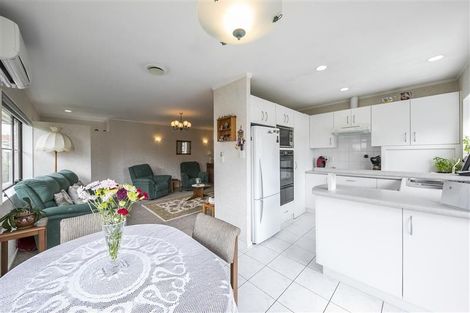 Photo of property in 4a Skilgate Avenue, New Lynn, Auckland, 0600