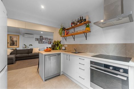 Photo of property in 3/80 Onewa Road, Northcote Point, Auckland, 0627