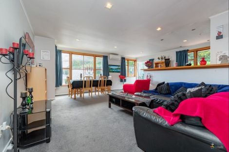 Photo of property in 198 Sievers Grove, Cannons Creek, Porirua, 5024