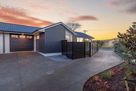 Photo of property in 8a Wychwood Crescent, Bishopdale, Christchurch, 8053