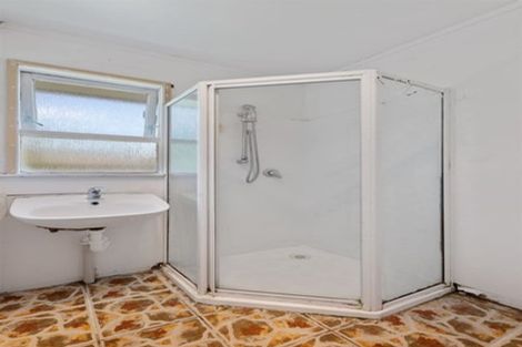 Photo of property in 6 Kirby Street, Glendene, Auckland, 0602