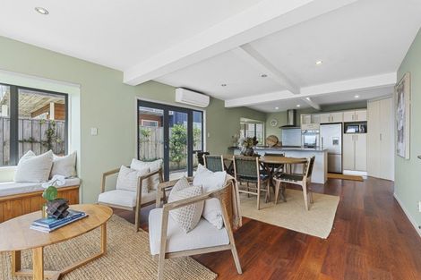 Photo of property in 18 Hine Street, New Plymouth, 4310