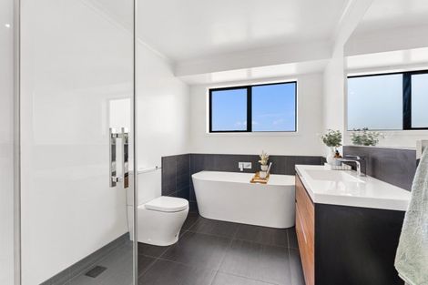 Photo of property in 28 Saint Michael Crescent, One Tree Point, 0118