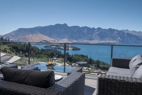 Photo of property in 136 Wynyard Crescent, Fernhill, Queenstown, 9300