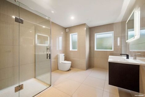 Photo of property in 11a Kaihu Street, Northcote, Auckland, 0627