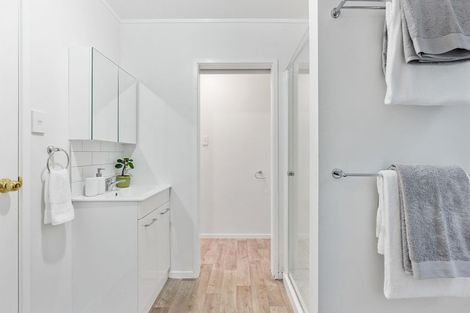 Photo of property in 12a Seaton Road, Murrays Bay, Auckland, 0630