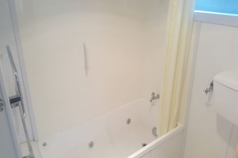 Photo of property in 48 Island Bay Road, Beach Haven, Auckland, 0626