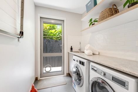 Photo of property in 100 Beach Road, Mellons Bay, Auckland, 2014