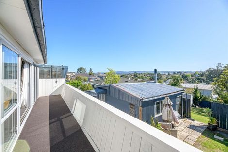 Photo of property in 4 Marie Crescent, Te Atatu South, Auckland, 0610