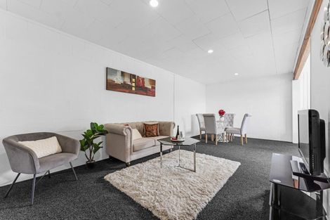 Photo of property in 69 Spence Road, Henderson, Auckland, 0612