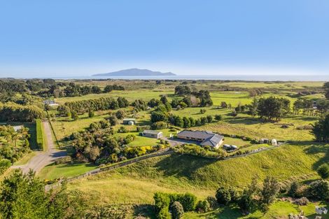 Photo of property in 12 Waitaheke Road, Te Horo, Otaki, 5581