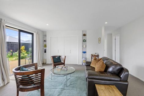 Photo of property in 16 Cressy Place, Darfield, 7510