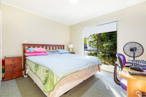 Photo of property in 2/124 Waimumu Road, Massey, Auckland, 0614