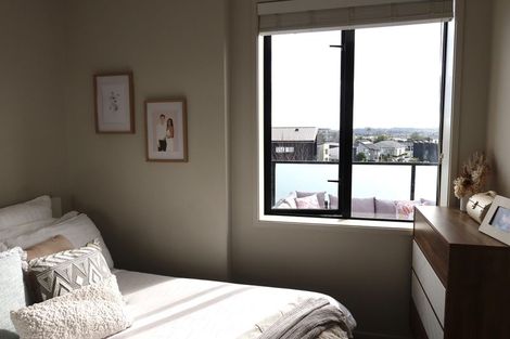 Photo of property in 3/22 Kerewhenua Crescent, Hobsonville, 0616