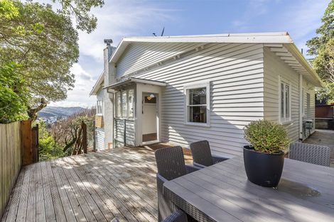 Photo of property in 86 Nicholson Road, Khandallah, Wellington, 6035