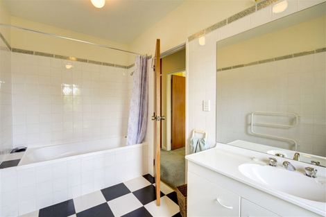 Photo of property in 28 Rutherglen Avenue, Ilam, Christchurch, 8041