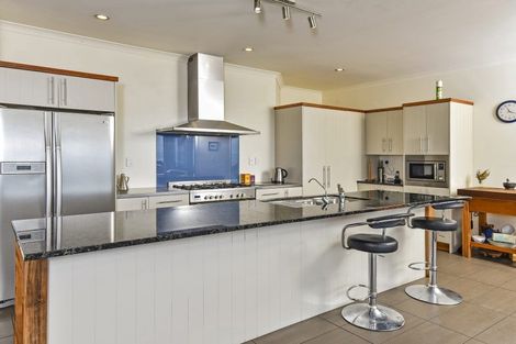 Photo of property in 1880 South Head Road, South Head, Helensville, 0874