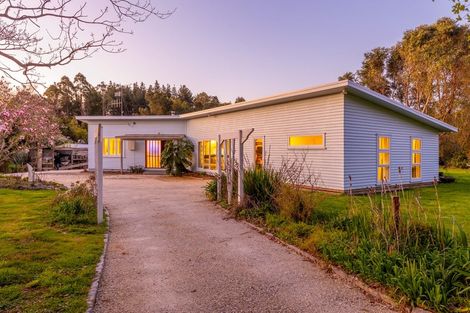 Photo of property in 147 Kina Beach Road, Tasman, Upper Moutere, 7173
