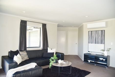 Photo of property in 112 Saint James Drive, Huntington, Hamilton, 3210