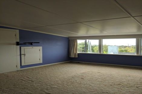 Photo of property in 976 East Coast Road, Northcross, Auckland, 0632
