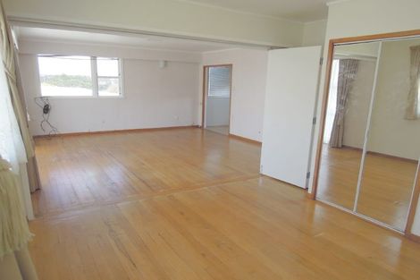 Photo of property in 3/2 Scarboro Terrace, Murrays Bay, Auckland, 0630