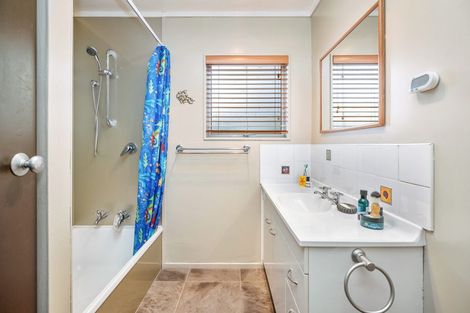 Photo of property in 48 Raumati Crescent, Onerahi, Whangarei, 0110