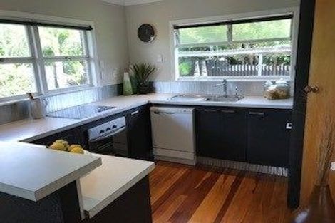 Photo of property in 9 Harding Avenue, Te Atatu South, Auckland, 0610