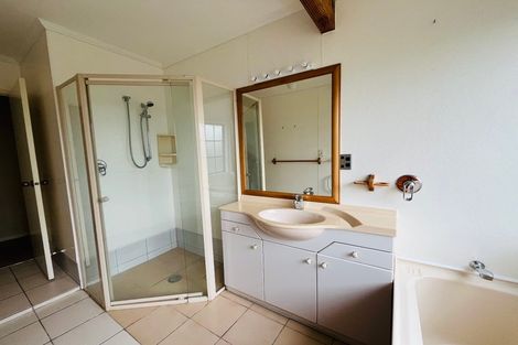 Photo of property in 233 Waihoehoe Road, Drury, 2577