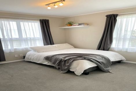 Photo of property in 3 Baylands Drive, Newlands, Wellington, 6037