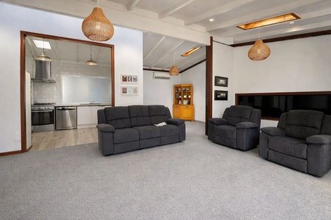 Photo of property in 43 Great North Road, Waipawa, 4210