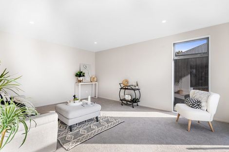 Photo of property in 98 Willowview Drive, Redwood, Christchurch, 8051