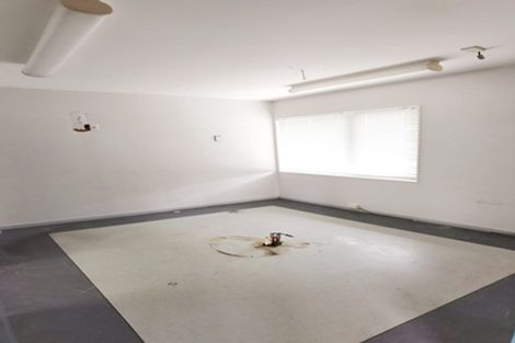 Photo of property in 19 Highland Park Drive, Highland Park, Auckland, 2010