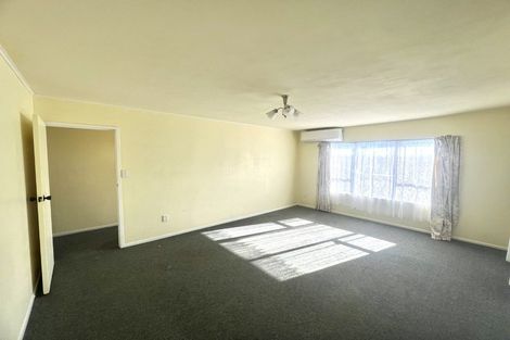 Photo of property in 112 Aviemore Drive, Highland Park, Auckland, 2010