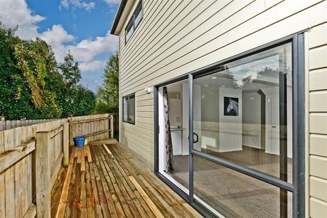 Photo of property in 1/5 Kilham Avenue, Northcote, Auckland, 0627