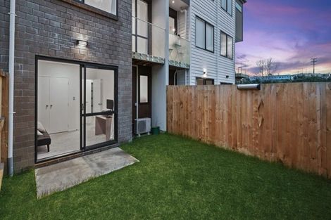 Photo of property in 5 Bloom Crescent, Sunnyvale, Auckland, 0612